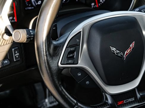 Used 2018 Chevrolet Corvette Z06 RWD image 16