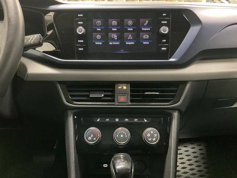 Certified 2023 Volkswagen Taos SE w/ Panoramic Sunroof Package image 13