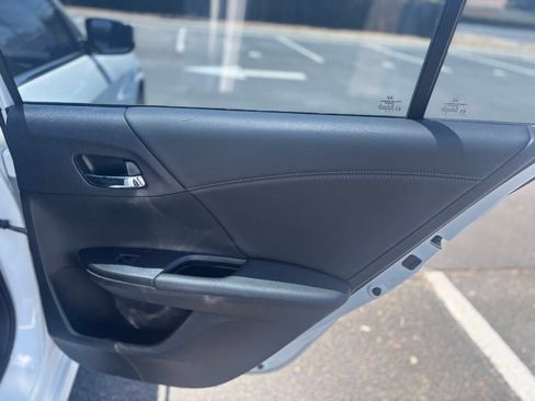 Used 2017 Honda Accord Sport image 21