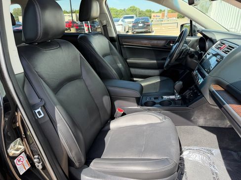 Used 2017 Subaru Outback 2.5i Limited AWD/4WD image 25