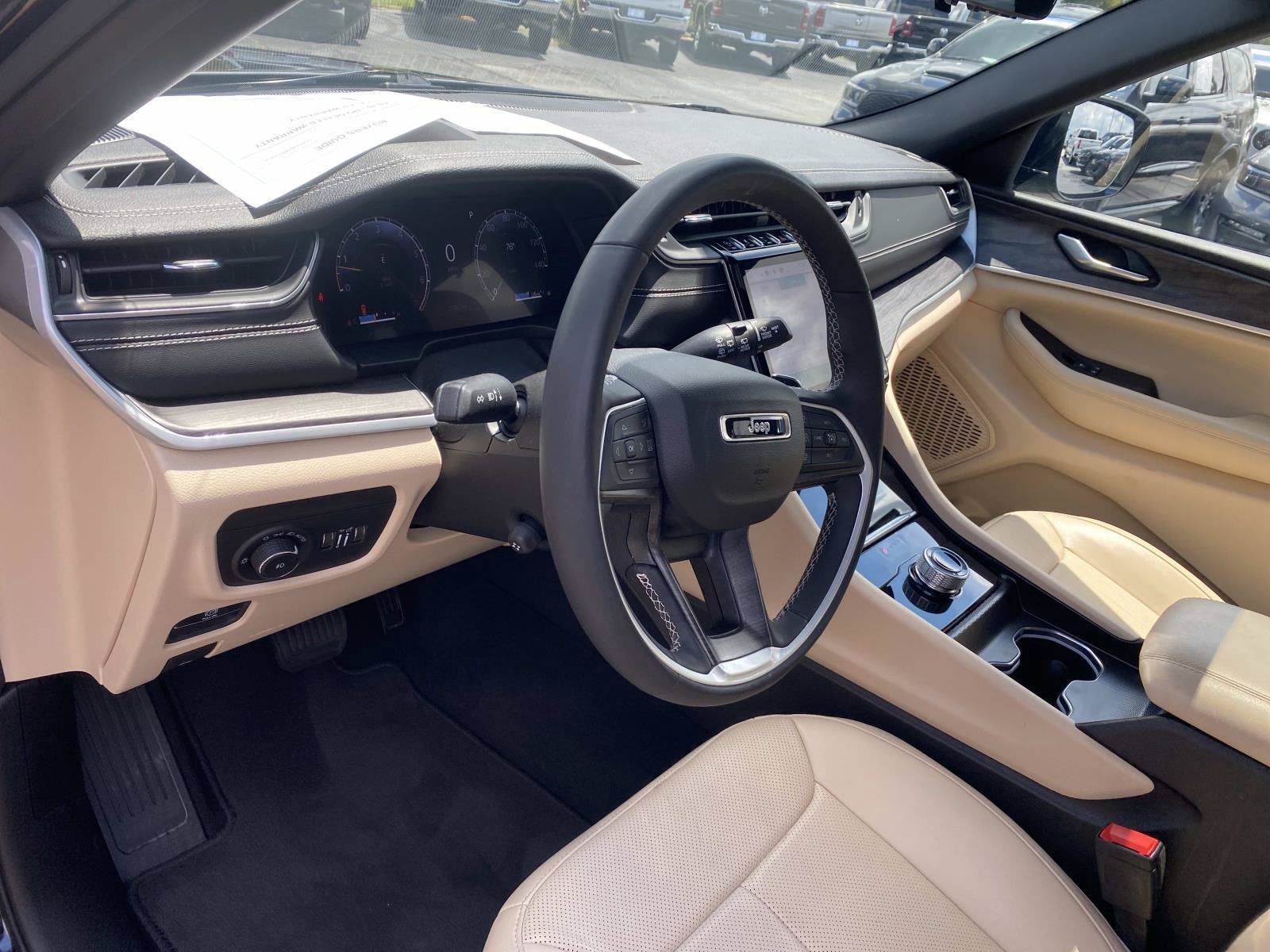 Used 2024 Jeep Grand Cherokee Limited w/ Luxury Tech Group II RWD image 27