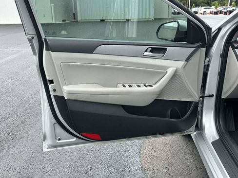 Used 2019 Hyundai Sonata SEL w/ Tech Package 02 FWD image 5