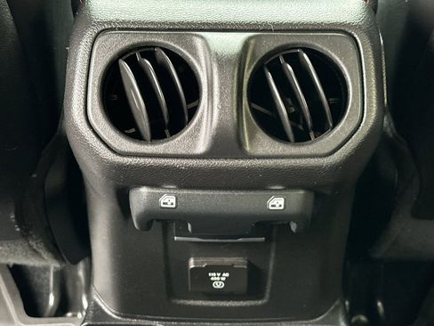 Used 2021 Jeep Gladiator Rubicon AWD/4WD image 15