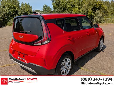 Used 2023 Kia Soul LX FWD image 3