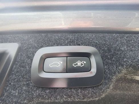 Used 2017 Volvo S90 T5 Inscription w/ Vision Package FWD image 13