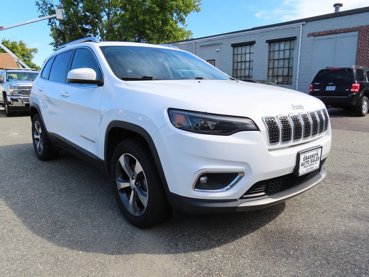 Used 2019 Jeep Cherokee Limited AWD/4WD image 2