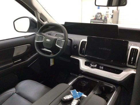 New 2025 Ford Expedition Active image 26