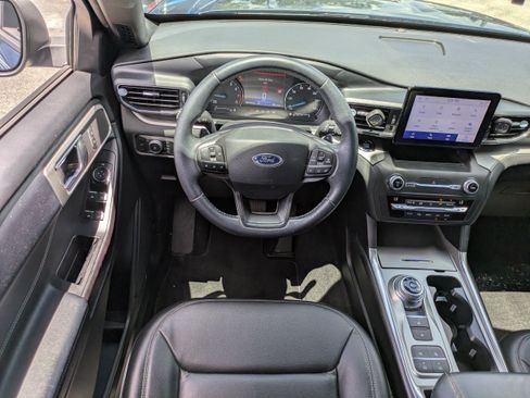 Used 2020 Ford Explorer XLT w/ Equipment Group 202A RWD image 15