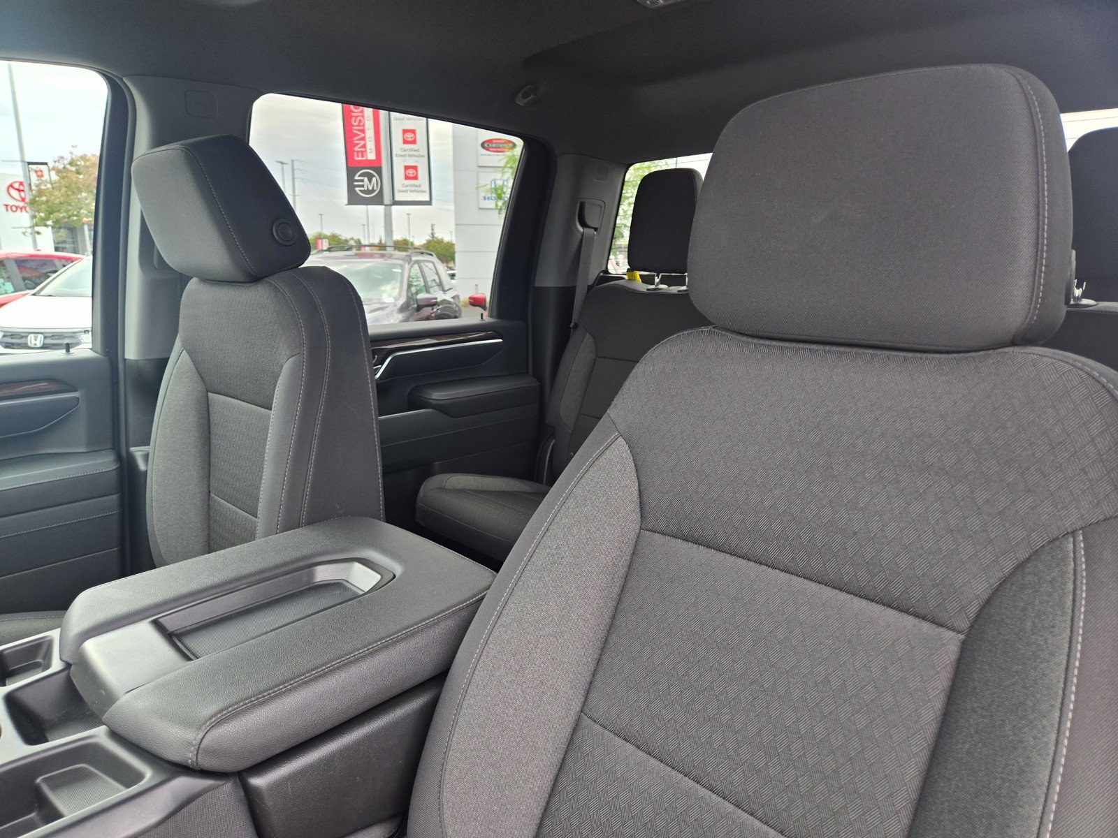 Used 2025 Chevrolet Silverado 2500 LT w/ Convenience Package AWD/4WD image 14