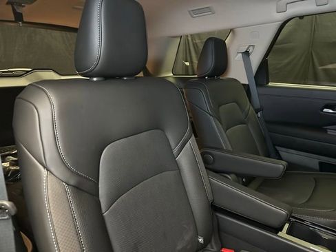 New 2026 Nissan Pathfinder SL w/ SL Premium Package AWD/4WD image 18