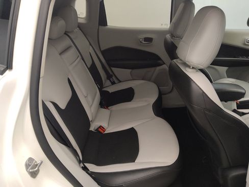Used 2019 Jeep Compass Latitude w/ Popular Equipment Group FWD image 19