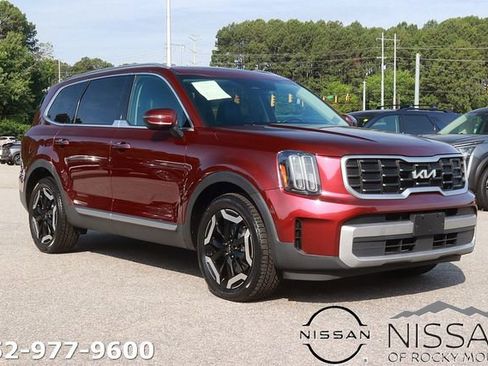 Used 2023 Kia Telluride S w/ S Sunroof Package FWD image 1