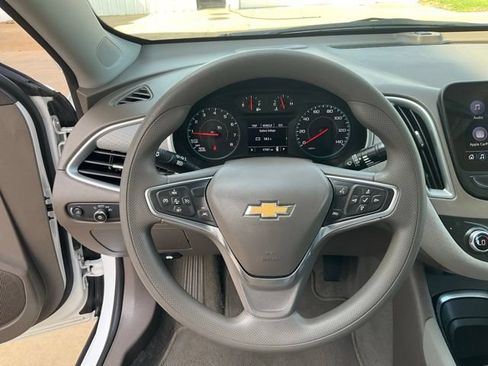 Used 2025 Chevrolet Malibu LT FWD image 9