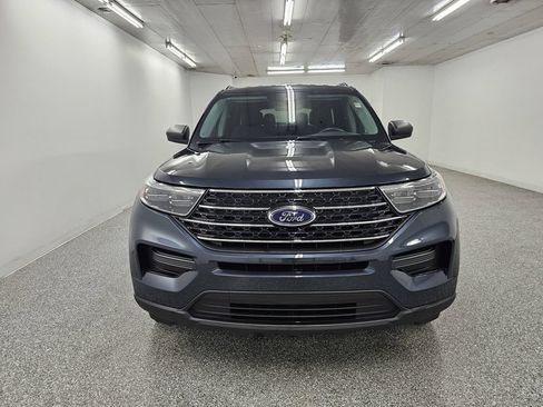 Used 2023 Ford Explorer XLT AWD/4WD image 2