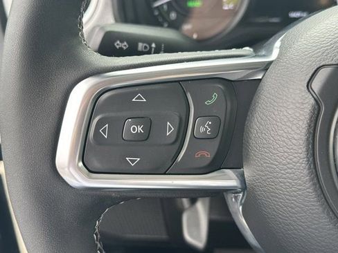 Used 2025 Jeep Wrangler Unlimited Sahara w/ Safety Group image 23