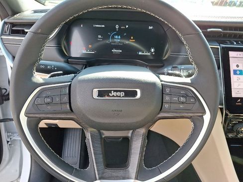 Certified 2024 Jeep Grand Cherokee Limited image 16