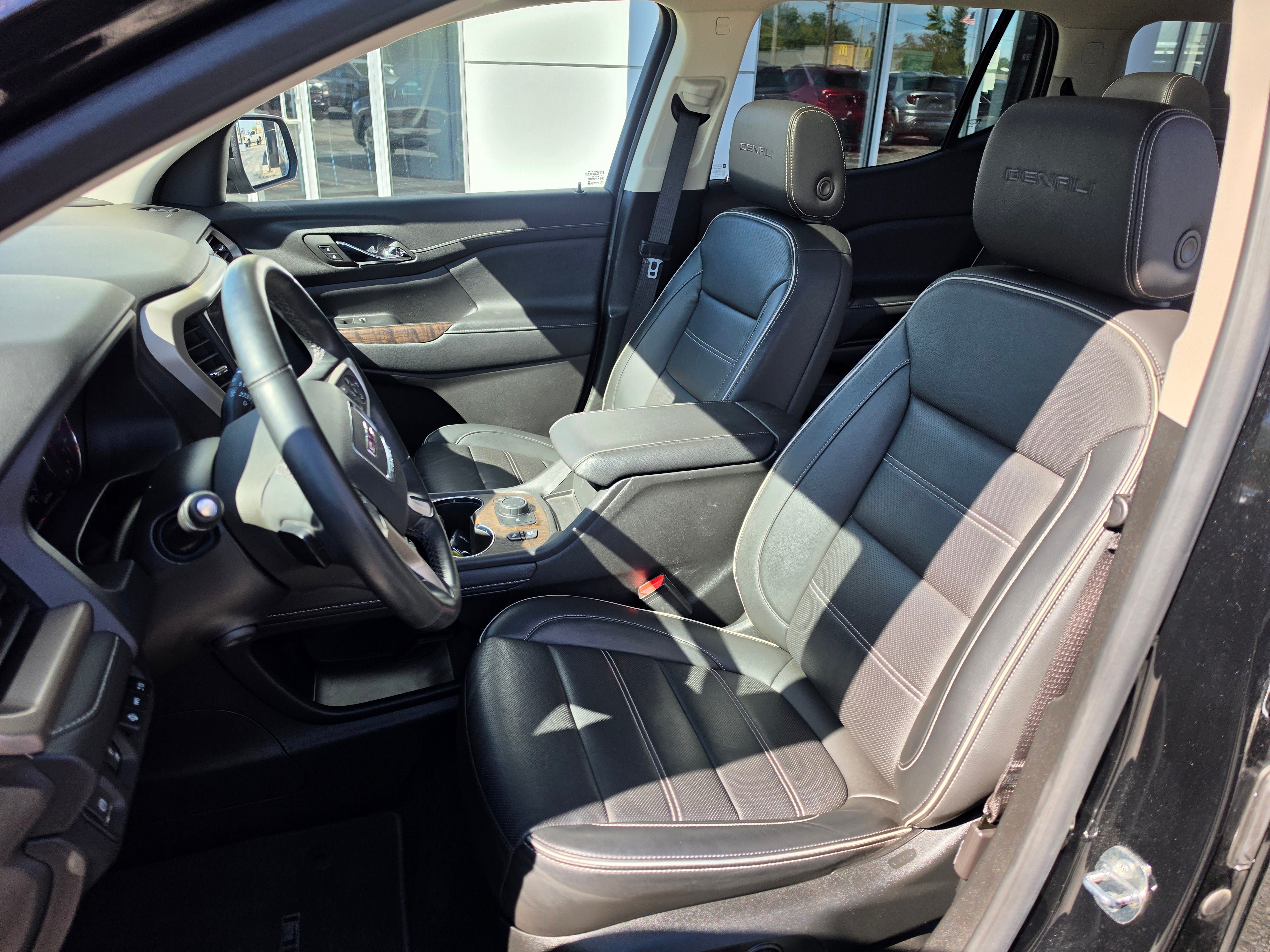 Used 2023 GMC Acadia Denali w/ Denali Ultimate Package AWD/4WD image 11