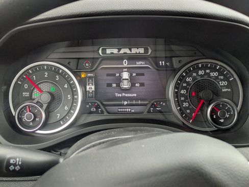 New 2026 RAM 1500 Express AWD/4WD image 17