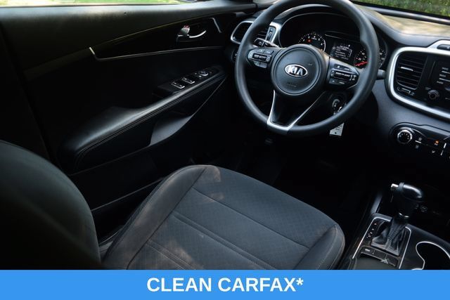 Used 2017 Kia Sorento FWD image 2