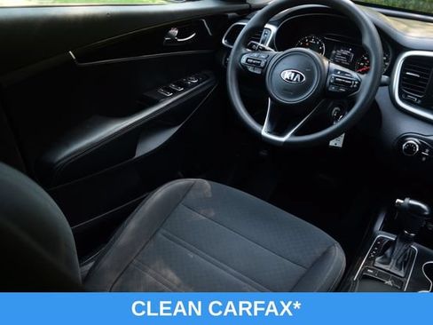 Used 2017 Kia Sorento FWD image 2
