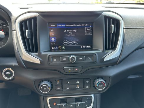 Used 2024 GMC Terrain SLE image 23