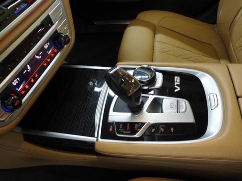 Used 2019 BMW M760i xDrive AWD/4WD image 43