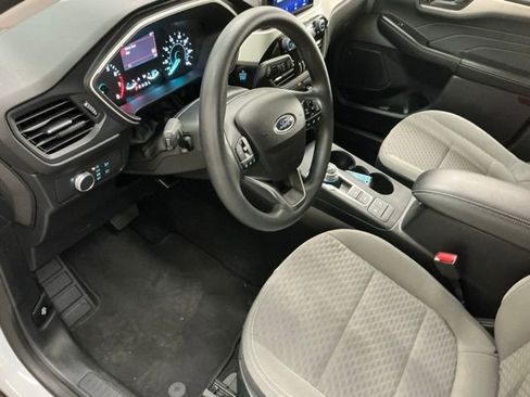 Used 2022 Ford Escape SE image 13