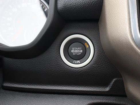 Used 2019 RAM 1500 Laramie AWD/4WD image 16