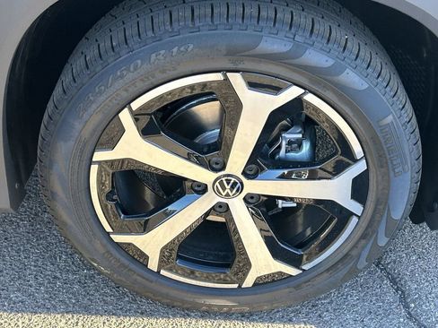 New 2026 Volkswagen Tiguan SE FWD image 6