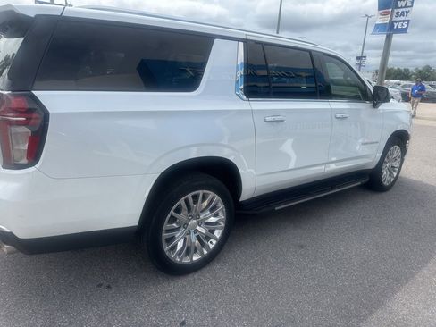 Used 2023 Chevrolet Suburban Premier RWD image 5