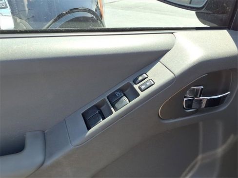 Used 2019 Nissan Frontier SV image 14