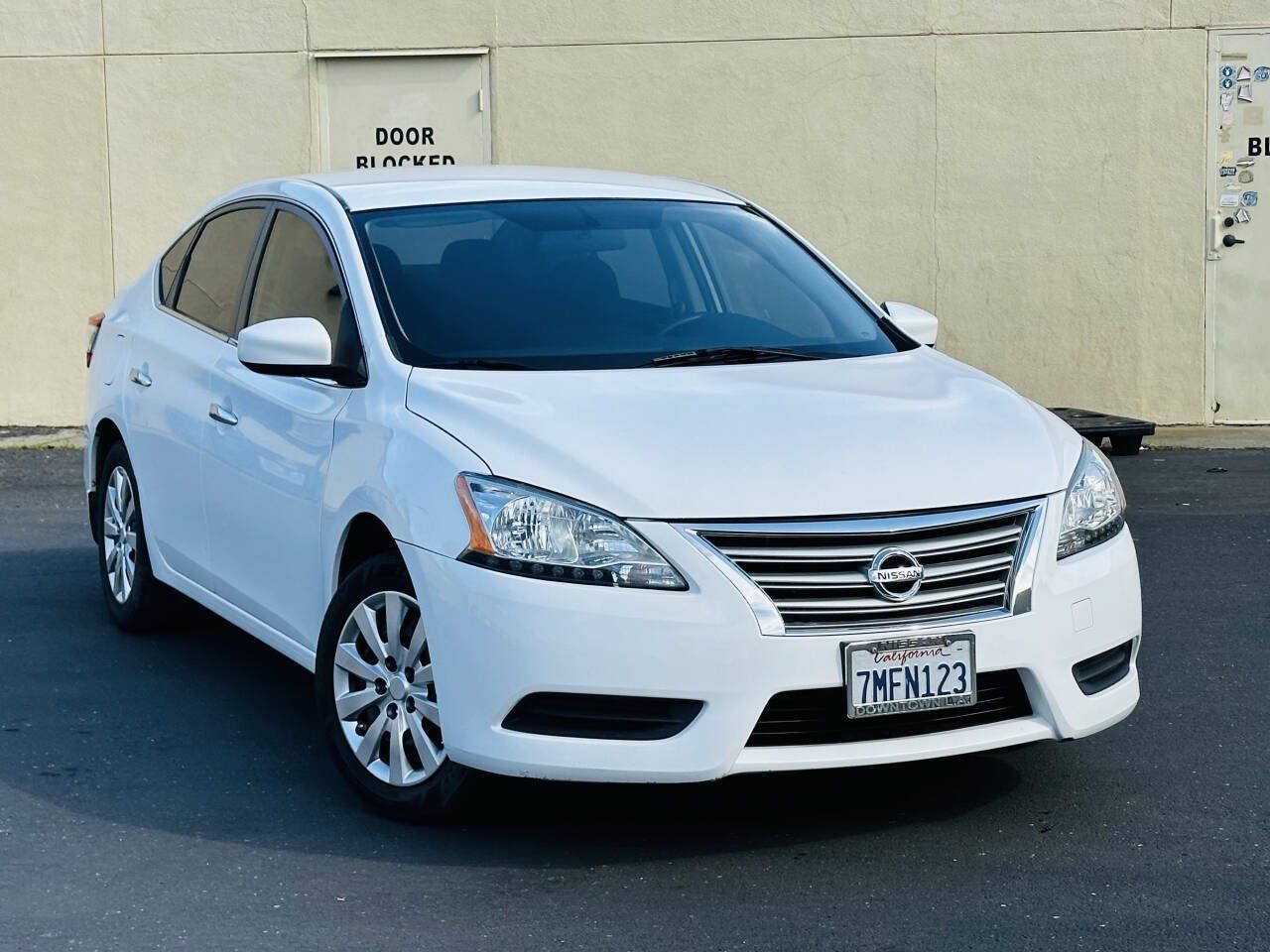 Used 2015 Nissan Sentra SV FWD image 1