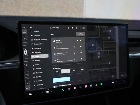 Used 2021 Tesla Model S Plaid image 32