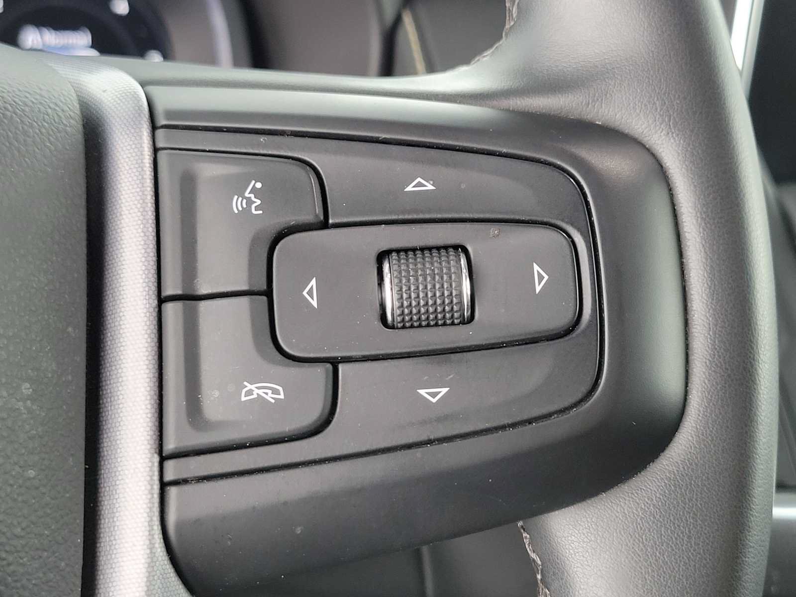 Used 2023 GMC Yukon XL SLT RWD image 31