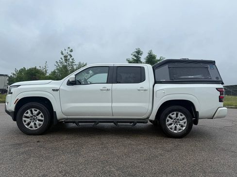 Used 2022 Nissan Frontier SV AWD/4WD image 2