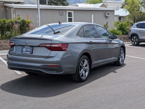 Used 2024 Volkswagen Jetta SE w/ Panoramic Sunroof Package FWD image 3