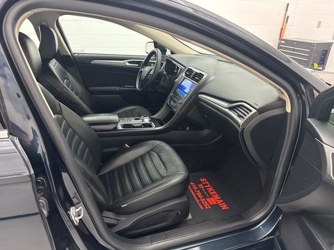 Used 2020 Ford Fusion SE image 37
