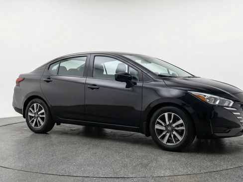 Used 2025 Nissan Versa SV image 1