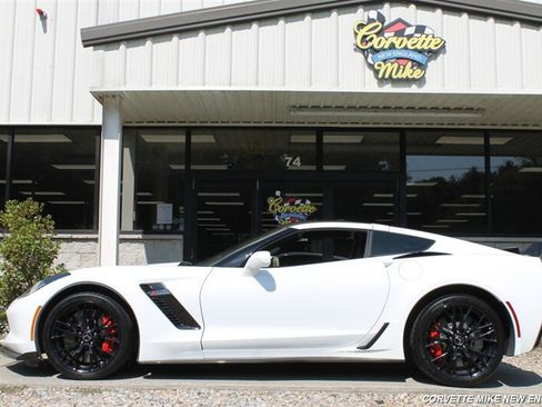 Used 2015 Chevrolet Corvette Z06 w/ 3LZ Preferred Equipment Group RWD image 5