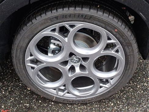 New 2025 Alfa Romeo Tonale image 5