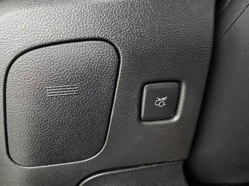 Used 2019 Ford Mustang Coupe w/ Equipment Group 101A RWD image 19