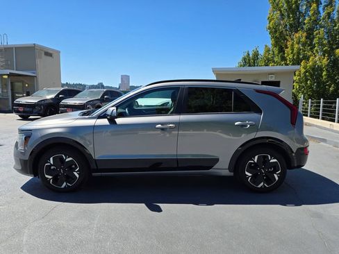Used 2024 Kia Niro Wind w/ Wind Preserve Package FWD image 6
