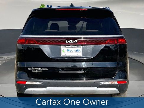 Used 2022 Kia Carnival EX image 6