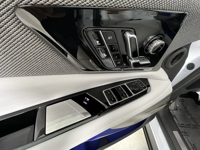 Used 2027 Cadillac Optiq Luxury RWD image 23