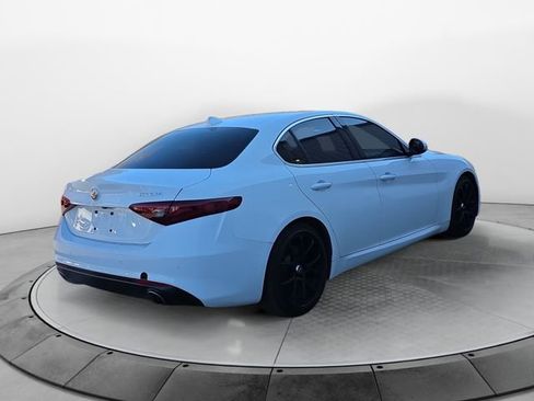 Used 2018 Alfa Romeo Giulia image 5