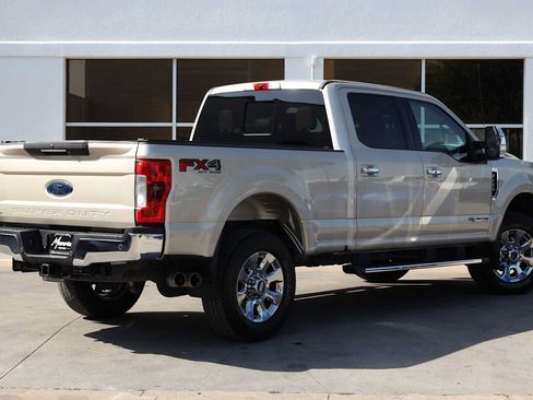 Used 2017 Ford F250 Lariat w/ Lariat Ultimate Package AWD/4WD image 8