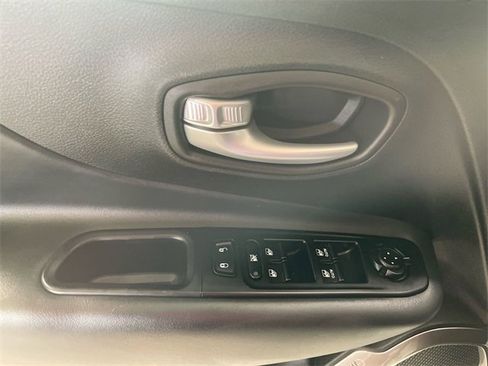 Certified 2023 Jeep Renegade Latitude image 13