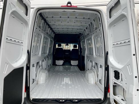 Used 2023 Mercedes-Benz Sprinter 2500 image 22