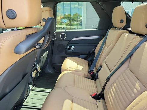 New 2025 Land Rover Discovery Dynamic SE AWD/4WD image 16