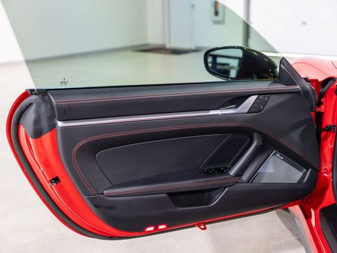 Used 2022 Porsche 911 AWD/4WD image 30